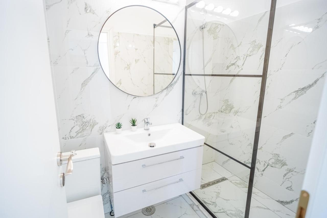 Apartment Spacious Newly Renovated 2br With Balcony