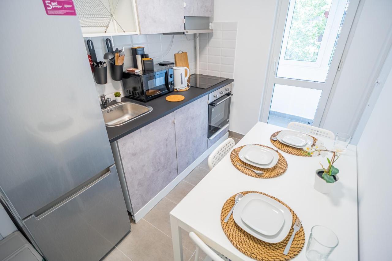 Apartment Spacious Newly Renovated 2br With Balcony